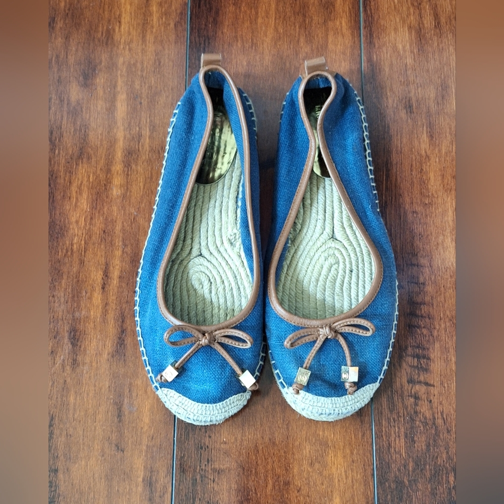Michael Kors Espadrille Ballet Flats Size 8 Blue Canvas Rope Sole MK Bow - Picture 2 of 8